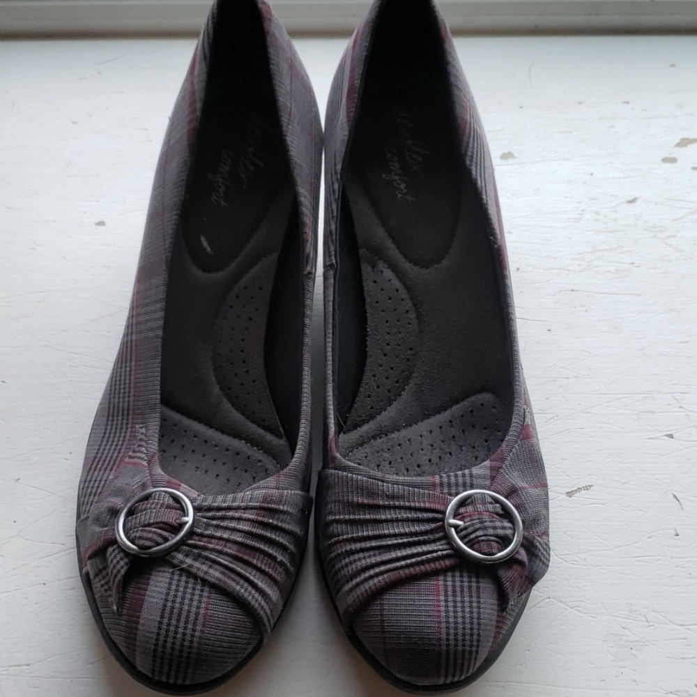 Euc Dexflex Comfort wedges. Women's size 11